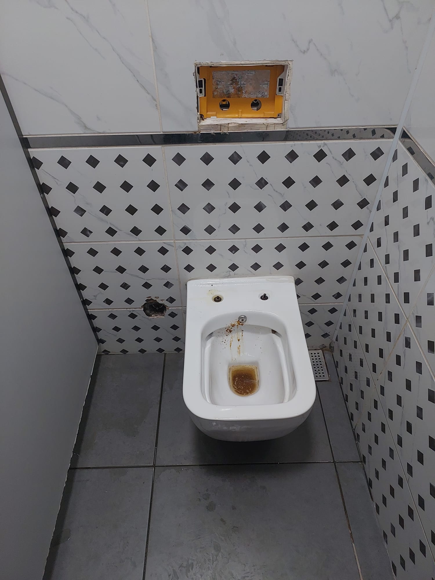 Millet Bahçesinin Tuvaletinin  Hali Hizmet  Vizyonu Mu?