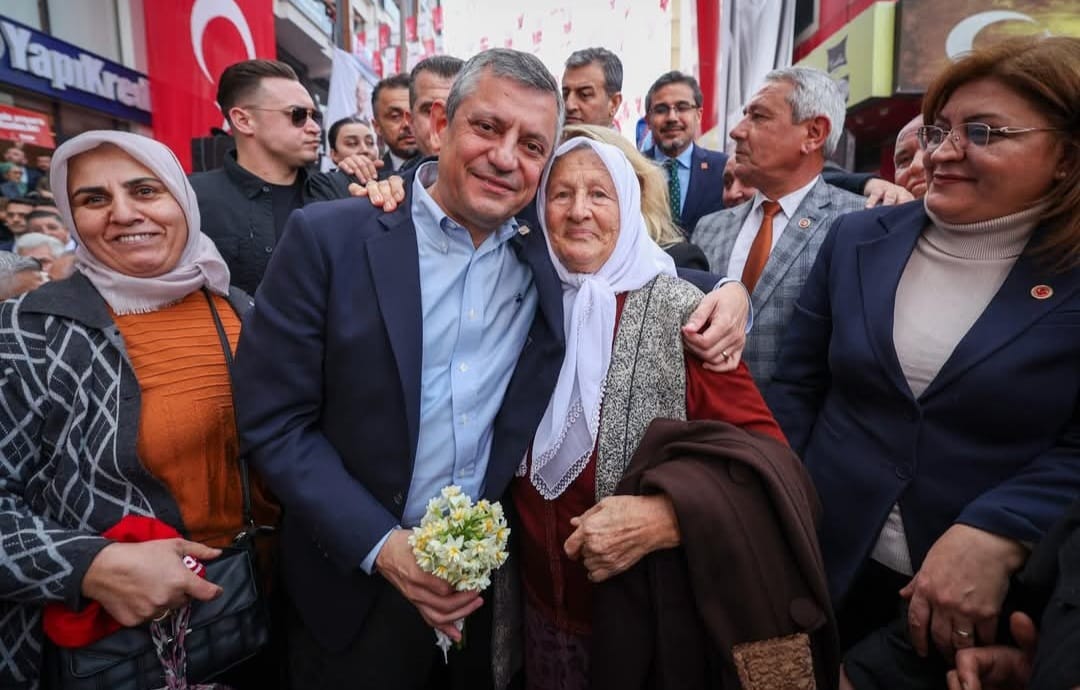 Özgür Özel'den Erdoğan'a Deprem Konutları Çağrısı