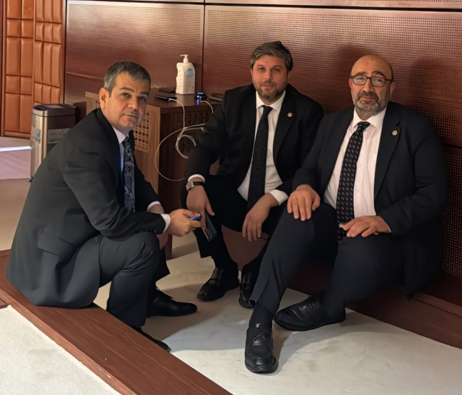 Dördü  Duymamayı Yada Bağış’ı Hatırlatmayı  Tercih Ederlerken  Sadece O Tepki Gösterdi.