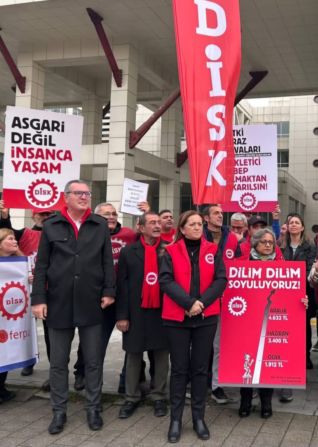 DİSK “Bu Asgari Ücretle Yaşanmaz”