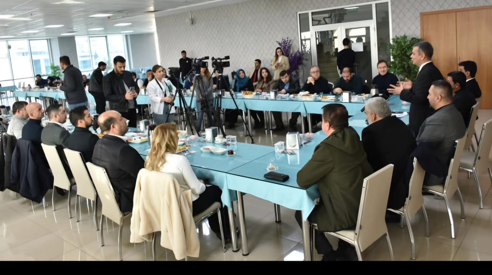 Devlet Kurumunda Kahvaltı Veren Vekil Keleş Hesabı Ödedi Mi?