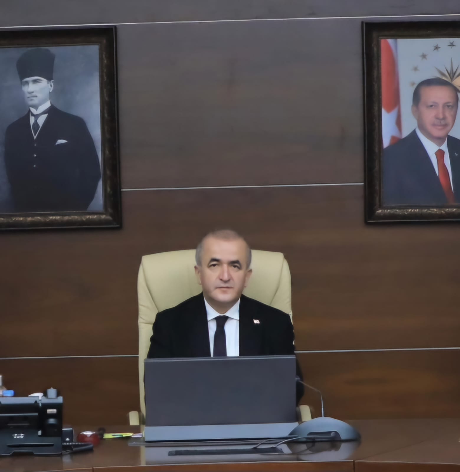Hatipoğlu Gençlere Sitem Etti